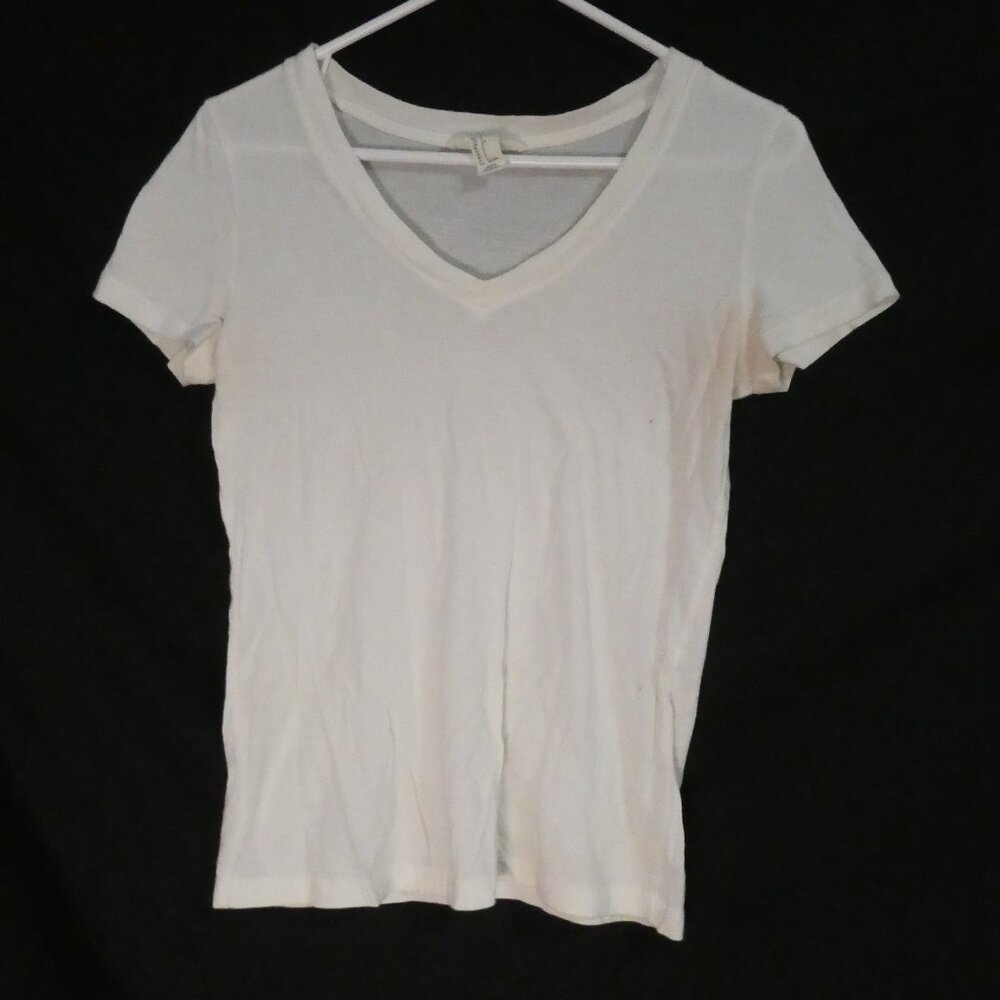 FOREVER 21 | small | White Short Sleeve V-Neck Tee / T-Shirt | Preloved